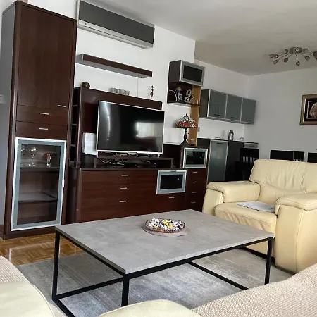 Host * Tuzla