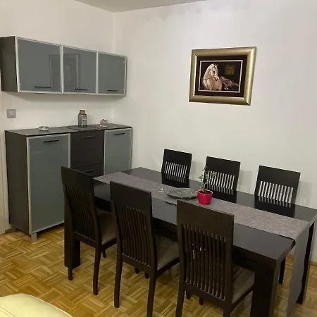 Apartment Host *